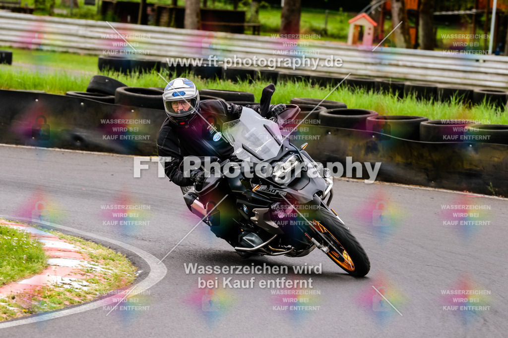 MotoTeamVBK-20425 | Hier findet Ihr Bilder von Touristenfahrten auf der Nürburgring Nordschleife oder von anderen Veranstaltungen die ich besucht habe. Viel Spass beim Durch Schauen 