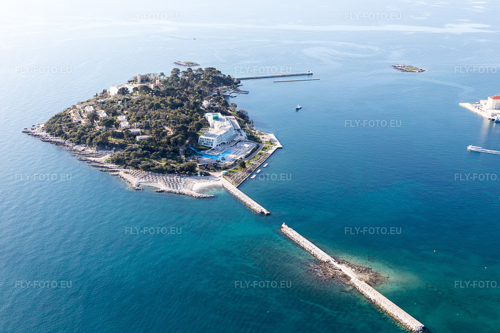 Vue aérienne: Vue de la ville à Sveti Duh dans le département Gespanschaft Istrien, Croatie. Photo: IMG_106043.jpg prise le 13/04/2018 par Werner Riehm/FLY-FOTO.eu – Résolution de l'original: 5472 x 3648 px
