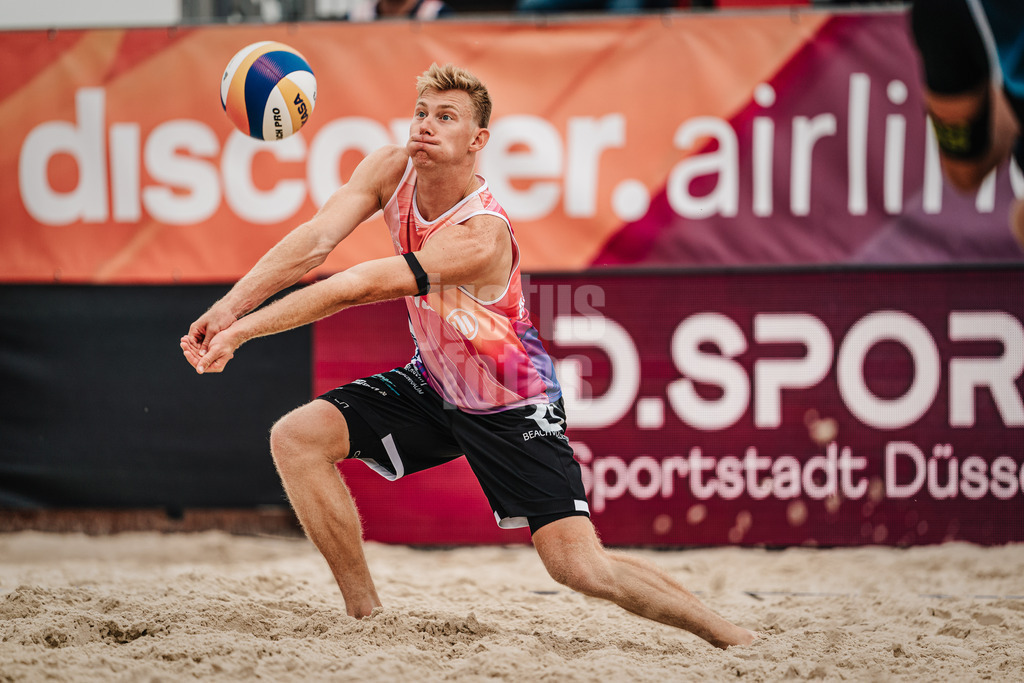 Beachvolleyball | Frauen | German Beach Tour 2024 | Tourstop Düsseldorf | 17.05.2024 | Jonas Reinhardt nimmt den Ball an