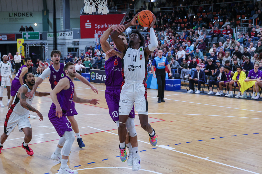 Pro A BAYER GIANTS vs BG Göttingen-39 | Fotos von Basketballspielen aus dem Raum NRW fotografiert von Gero Mueller-Laschet und Daniel Schaefer - Realisiert mit Pictrs.com