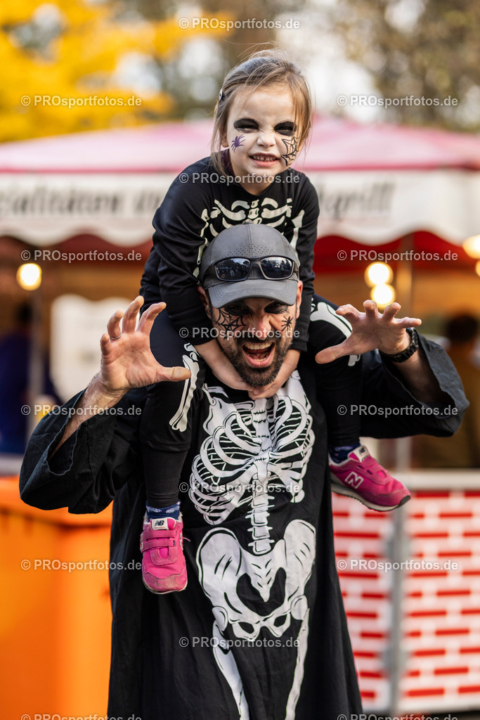 Sparda-Bank Halloween-Run Koeln 2023, 31.10.2023, Forstbotanischer Garten Rodenkirchen, Koeln | Impressionen vom Sparda-Bank Halloween-Run Koeln 2023, 31.10.2023, Forstbotanischer Garten Rodenkirchen, Koeln