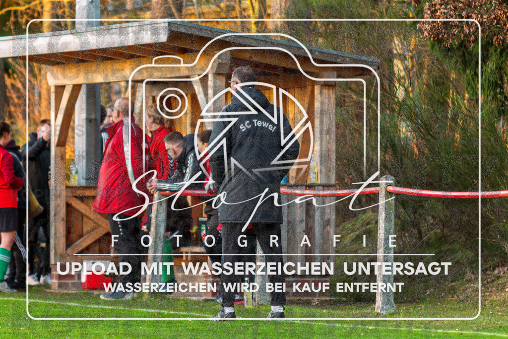 SCTSGF-1024 | Bodo Bosselmann (SC Tewel - Trainer) beim Damen Kreisliga HK/CE Spiel zwischen SG Fulde und SC Tewel auf dem Sportplatz Tewel, Tewel/Neuenkirchen (Simon Paul Stopat) - Realisiert mit Pictrs.com