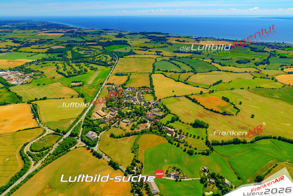 Die Luftbildaufnahme Merkendorf - Neustadt in Hollstein wurde 2018 mittels Flugzeug (keine Drohne) erstellt. Perfekte Schärfe und Druck- Auflösung- Garantiert!