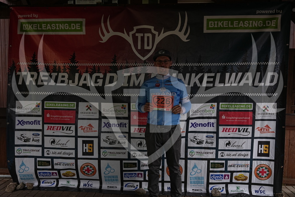 A1_09314 | Fotogalerie der Treibjagd im Dunkelwald - Dein MTB Etappenrennen im Erzgebirge - Realisiert mit Pictrs.com