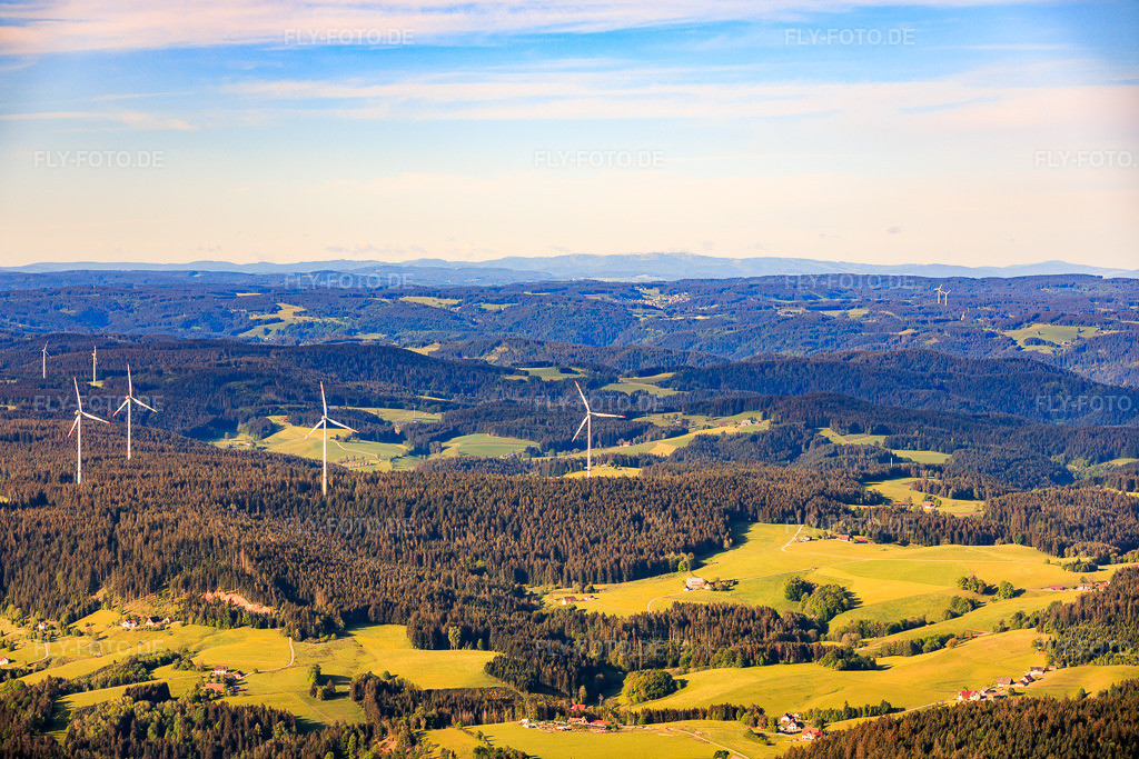 Luftbild: Windpark aus Nordosten in Schiltach im Bundesland Baden-Württemberg in Deutschland.Foto: IMG_156262.jpg vom 17.05.2026 durch Werner Riehm/FLY-FOTO.deAuflösung des Originals: 6000 x 4000 px