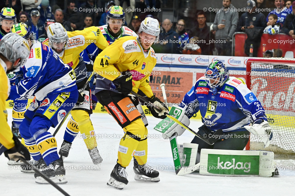 EC IDM WÄRMEPUMPEN VSV vs. Vienna Capitals | #35 Joe Cannata EC VSV, #44 Carter Souch Vienna Capitals, #2 Dylan MacPherson EC VSV, EC IDM WÄRMEPUMPEN VSV vs. Vienna Capitals, EC IDM WÄRMEPUMPEN VSV vs. Vienna Capitals am 16.11.2025 in Villach (Stadthalle Villach), Austria, (Photo by Bernd Stefan)