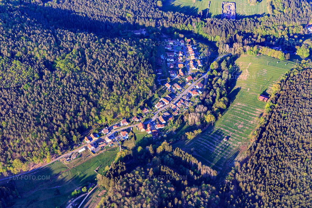 Aerial view: Saegemühle district in Reipertswiller in the state Bas-Rhin, France. – Photo: IMG_145789.jpg taken on 04/30/2025 by Werner Riehm/FLY-FOTO.com – Resolution of the original: 5472 x 3648 px