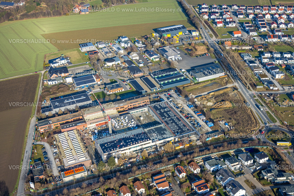 Soest260104134 | Luftbild, Gewerbegebiet mit Baustelle, Ostinghauser Landstraße und Schleswiger Ring, Umbau und Renovierung Bildungszentrum BBZ Hellweg Lippe e.V., Walburger, Soest, Südwestfalen, Nordrhein-Westfalen, Deutschland