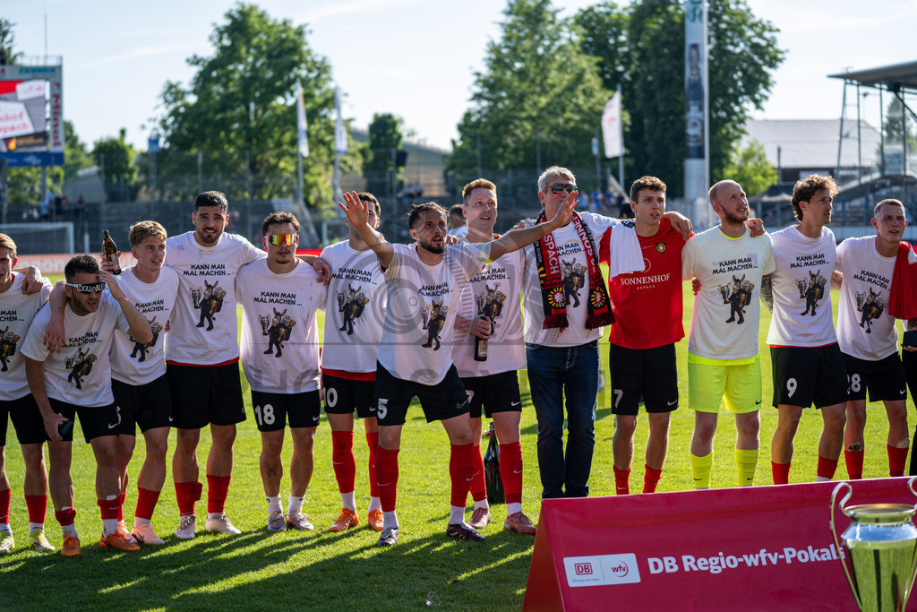 Stuttgarter Kickers vs. SG Sonnenhof Großaspach, Fussball, WFV-Pokal, Finale, 23.05.2026 | Team jubelt nach Abpfiff mit Fans, Zuschauern und Verantwortlichen,Stuttgarter Kickers vs. SG Sonnenhof Großaspach, Fussball, WFV-Pokal, Finale, 23.05.2026