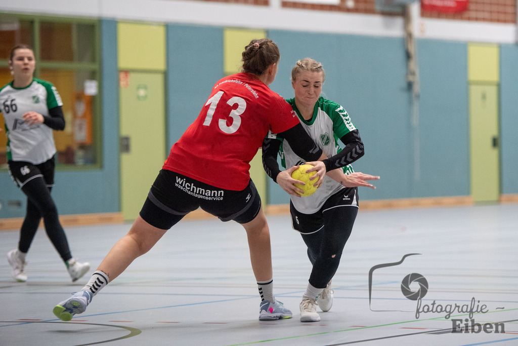SG FriPe-TV Neerstedt | Oberliga Frauen; SG FriPe (rot)-TV Neerstedt (weiß) am 04.02.2023; in Petersfehn (Sporthalle Im Schulpacken), Photo: Philip Eiben 2023 - Realisiert mit Pictrs.com