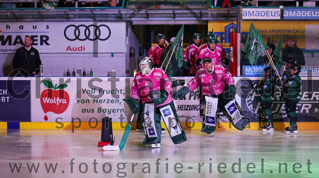 2025-10-24_006_TSV_Erding_gegen_Deggendorfer_SC | Erding, Deutschland, 24.10.2025:Eishockey, Oberliga Süd 2025 / 2026, 11. Spieltag, TSV Erding gegen Deggendorfer SC, Endergebnis: 2:4Torwart Leon Meder (Erding Gladiators, #39)Foto: Christian Riedel / fotografie-riedel.net