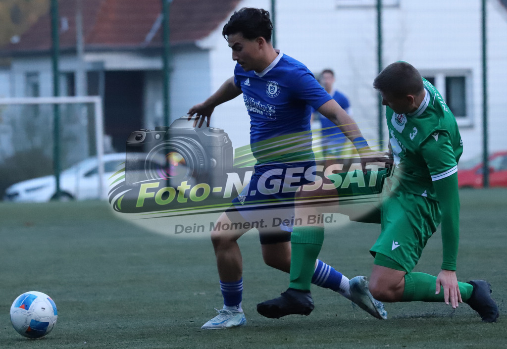 Bünder SV - TuS Bruchmühlen | Auf dem Bild zu sehen: grün Bünder SV: Florian Seymer ; blau TuS Bruchmühlen: Firat FidanBünder SV, TuS Bruchmühlen, Saison 25/26, Kreisliga A, Bünde, Deutschland - Realisiert mit Pictrs.com