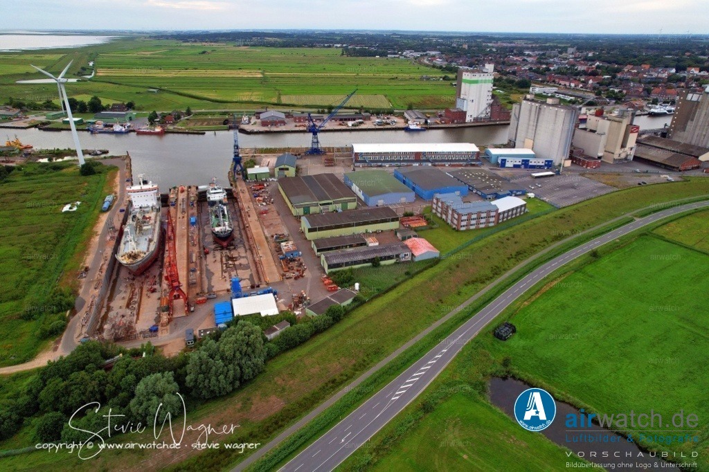 HDR - Husumer Dock und Reparatur GmbH & Co. KG | Husumer Dock und Reparatur GmbH & Co. KG (HDR) ist ein deutsches Unternehmen, das sich auf Schiffsreparatur spezialisiert hat. Zu seinen Leistungen gehören Stahlarbeiten, Innenausbau, Maschinenbau, Rohrarbeiten, Malerei, Elektrik und Tankreinigung. Das Unternehmen wurde 2000 gegründet und befindet sich an der Südseite des Husumer Hafens. Es ist ein Anziehungspunkt für Schiffe aus der ganzen Welt und macht sich zukunftsfest.  Die Werft hat eine Belegschaft von 30 Mitarbeitern und ist auf der Rödemis Hallig an der Nordsee gelegen.