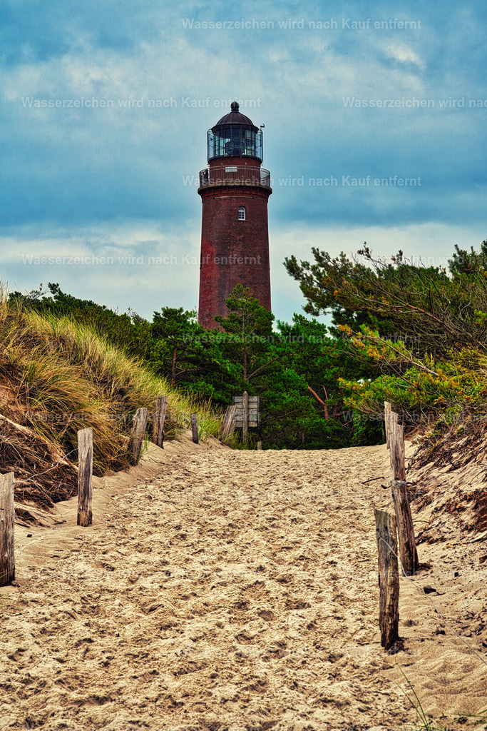 Darß - historische Wendeltreppe im Leuchtturm | Der Leuchtturm Darßer Ort im Darß ist eines der bekanntesten Wahrzeichen der Ostseeküste. Umgeben von wildem Küstenwald, Dünen und unberührter Natur bietet er eine einzigartige Fotokulisse. Die Landschaft des Darß begeistert mit weiten Stränden, ursprünglichen Wegen und stimmungsvollen Lichtverhältnissen – ein beliebtes Motiv für Natur- und Landschaftsfotografie. - Realisiert mit Pictrs.com