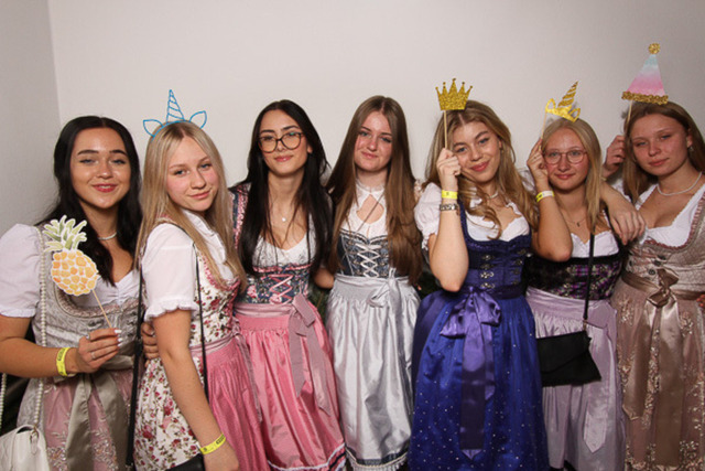 FotoKastl_Kathrein_Tanz_Goldbrunnhof_20231117_0196 | Vermietung und Verleih von Fotobox mit Drucker in Kärnten, Völkermarkt, Klagenfurt, Wolfsberg, St. Veit, Villach. Für ihre Hochzeit, Polterabend, Geburtstagsfeier, Firmen Feier, Weihnachtsfeier. Anlieferung oder Selbstabholung mit Drucker  Fotos digital - Realisiert mit Pictrs.com