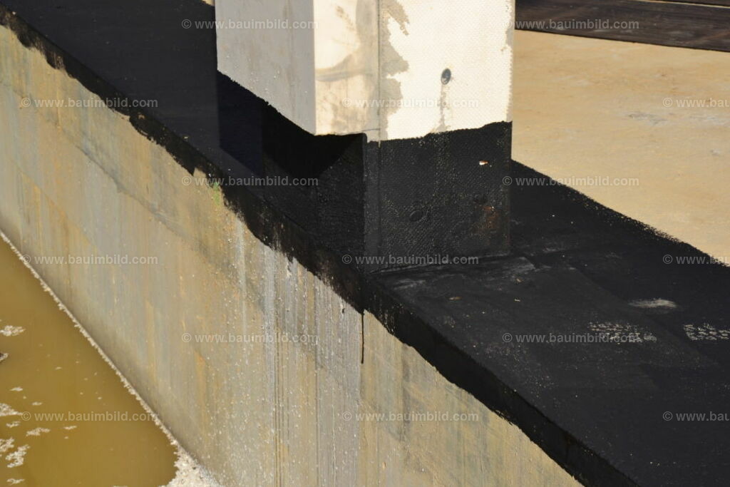 bib-lg05-abdichtungen-0004 | Nach LV-Leistungsgruppen sortierte Detailfotos über den Bau eines Hauses. Alle Hausbau-Bilder direkt vom Urheber und Autor der Website Haus-Selber-Bauen.com