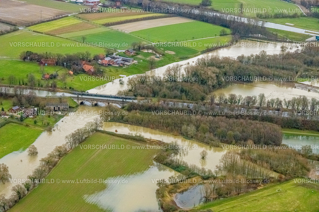 Datteln231204543Lippe | Luftbild vom Hochwasser der Lippe, Weihnachtshochwasser 2023, Fluss Lippe tritt nach starken Regenfällen über die Ufer, Überschwemmungsgebiet zwischen Kanalbrücke Lippe Neue Fahrt und Kanalbrücke Lippe Alte Fahrt, Dortmund-Ems-Kanal, NSG Lippeaue, Fluss- und Auenentwicklung der Lippe Vogelsang Renaturierung, Stadtgrenze Olfen-Datteln, Hötting, Datteln, Ruhrgebiet, Nordrhein-Westfalen, Deutschland