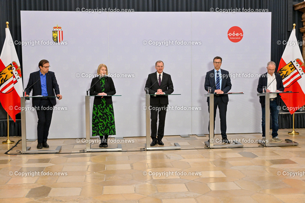 Pressekonferenz Land Ooe_ Gemeinsam geschafft - Maßnahmen zur Verbesserung fuer Mitarbeitende in den ooe. Spitaelern_ 10.04.2024-50 | 10.04.2024, Linz, AUT, Pressekonferenz Land Ooe, Gemeinsam geschafft - Maßnahmen zur Verbesserung fuer Mitarbeitende in den ooe. Spitaelern, im Bild Branko Novakovic (Zentralbetriebsratsvorsitzender der Kepler Universitaetsklinikum GmbH) , LH-StvIn Christine Haberlander (VP), LH Thomas Stelzer (VP, Landeshauptmann Ooe), Franz Harnoncourt (Vorsitzender der Geschaeftsfuehrung der Oberoesterreichischen Gesundheitsholding GmbH), Alfred Mayr (Vorsitzender des Oberoesterreichischen Gesundheitsholding GmbH 