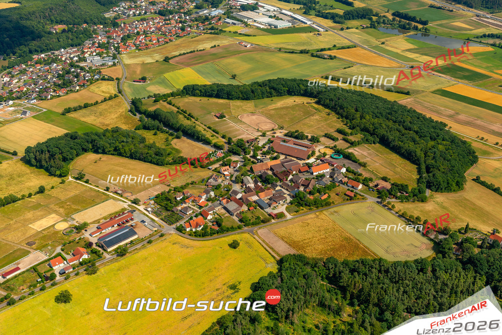 Das Luftbild zeigt : Hohn am Berg Schlüsselfeld - Die Luftaufnahme wurde 2023 vom UL-Flugzeug aus erstellt ( keine Drohne ) - Hochauflösende Luftaufnahme - Für grossformatige Ausdrucke geeignet. Die Geschenkidee !Mit Lizenz und Bildrechte bestellbar