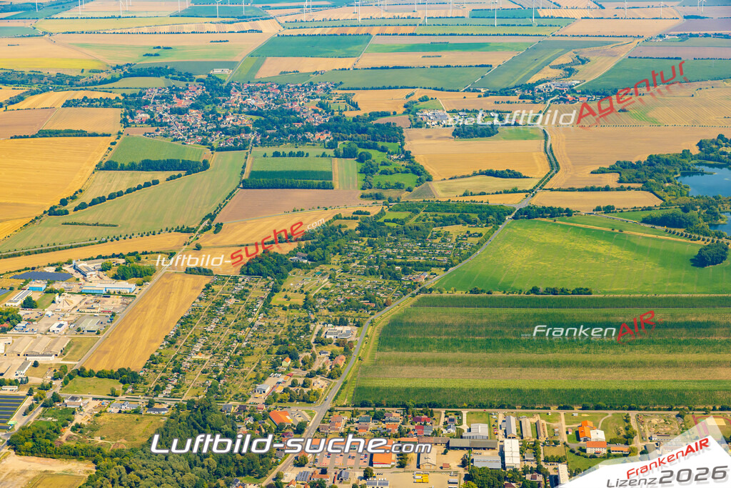 Luftbild der Stadt Querfurt - Die Luftaufnahme wurde 2025 vom UL-Flugzeug heraus erstellt ( keine Drohne ) - Hochauflösende Luftaufnahme - für professionelle Ausdrucke geeignet. Die Geschenkidee !Hier alle&nbsp;Infos zur Lizenzierung der LuftaufnahmeWir fliegen auch dieses Jahr wieder in Ihre Region um Luftbilder zu erstellen.- Luftbild anfragen