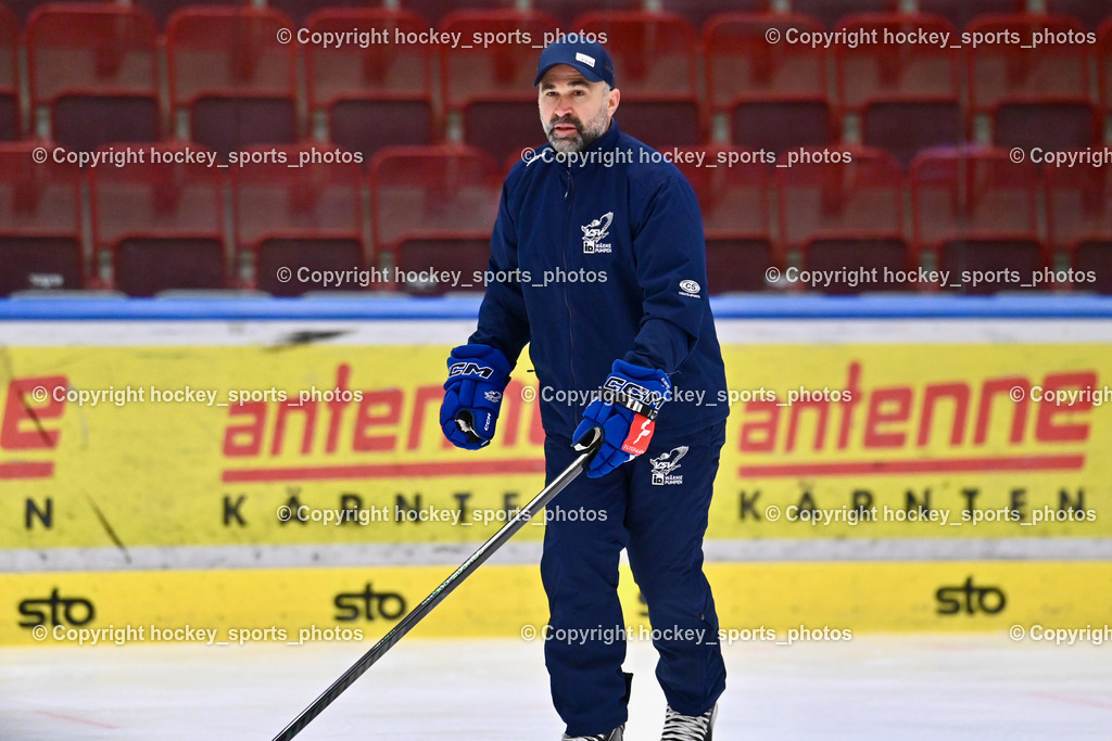 Eistrainig EC VSV mit Headcoach Pierre Allard | Eistrainig EC VSV mit Headcoach Pierre Allard, 1. Eistrainig EC VSV mit Headcoach Pierre Allard am 02.12.2025 in Villach (Stadthalle Villach), Austria, (Photo by Bernd Stefan)