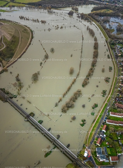 Oberhausen231203189Ruhr | Luftbild, Ruhrhochwasser, Weihnachtshochwasser 2023, Fluss Ruhr tritt nach starken Regenfällen über die Ufer, Überschwemmungsgebiet Energiepark Styrumer Ruhrbogen, Bäume im Wasser, Alstaden, Oberhausen, Ruhrgebiet, Nordrhein-Westfalen, Deutschland