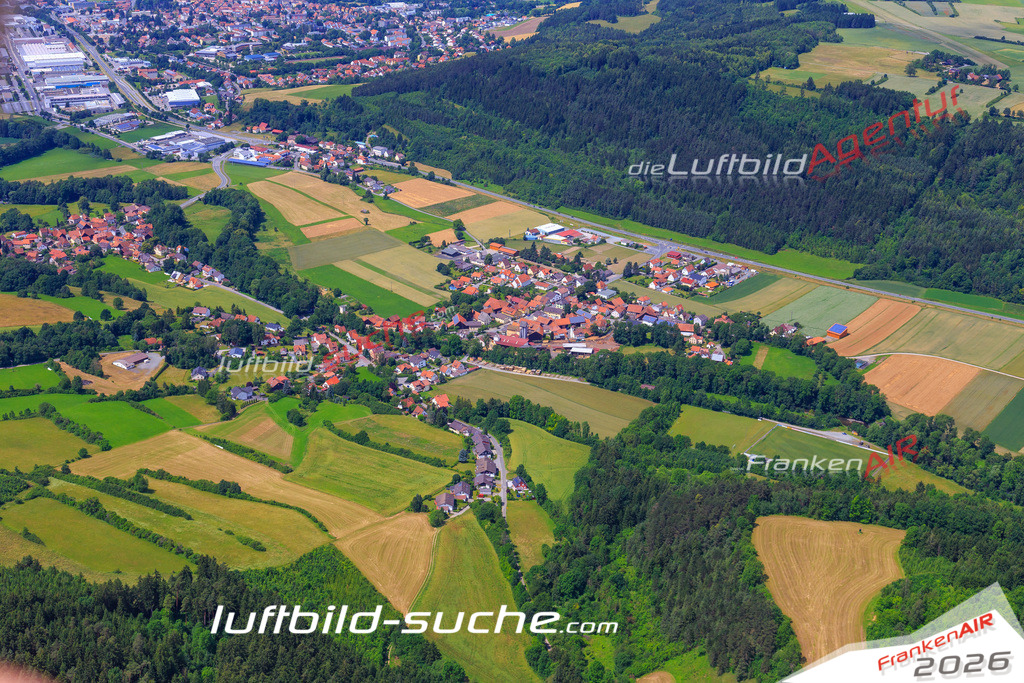 Die Luftaufnahme der Stadt Kronach wurde vom UL-Flugzeug heraus erstellt ( keine Drohne )- hohe Auflösung für beste Qualität