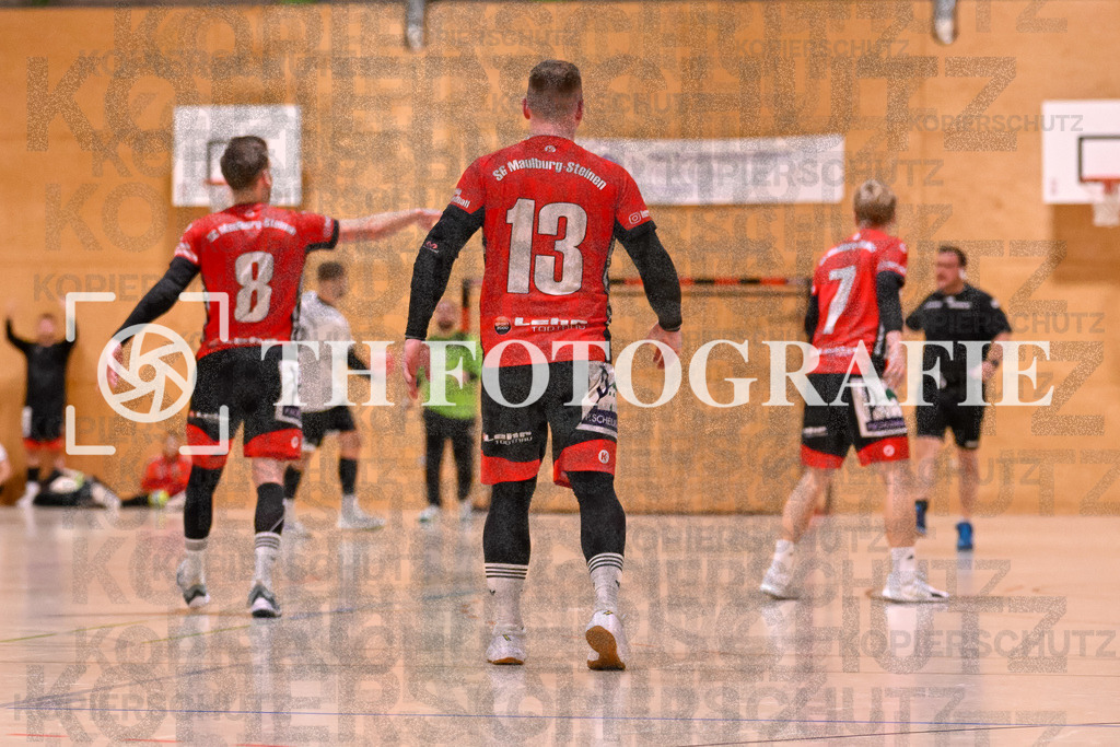 GER, SG Maulburg/Steinen - HSG Dreiland, Handball, Landesliga Suedbaden, 4. Spieltag, Saison 2024/2025, 12.10.2024 | Jakob Tiedtke (SG Maulburg/Steinen, #08), Andre Leuchtmann (SG Maulburg/Steinen, #13), Jonas Wandele (SG Maulburg/Steinen, #07)GER, SG Maulburg/Steinen - HSG Dreiland, Handball, Landesliga Suedbaden, 4. Spieltag, Saison 2024/2025, 12.10.2024Foto: TH Fotografie/Thomas Hess