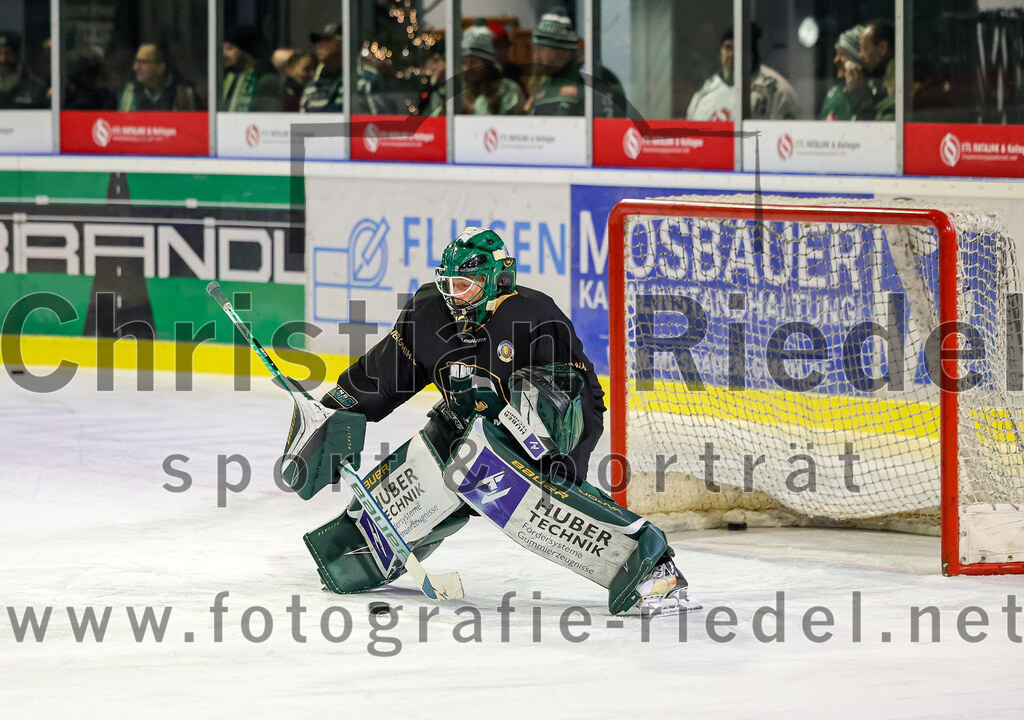 2025-12-14_019_TSV_Erding_gegen_ECDC_Memmingen_Indians | Erding, Deutschland, 14.12.2025:Eishockey, Oberliga Süd 2025 / 2026, 26. Spieltag, TSV Erding gegen ECDC Memmingen Indians, Endergebnis: 1:2Foto: Christian Riedel / fotografie-riedel.net