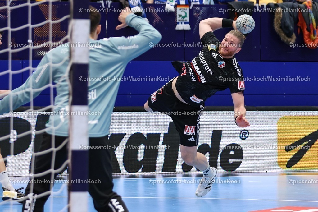 xKWIx15022601014 | 15.02.2026, xKWIx, Handball, DAIKIN HBL, TBV Lemgo Lippe - HC Erlangen, PHOENIX CONTACT arena: Maciej Gebala (HC Erlangen #77) beim Torwurf Photo: xKamilxWilkowskixPressefotoKochx