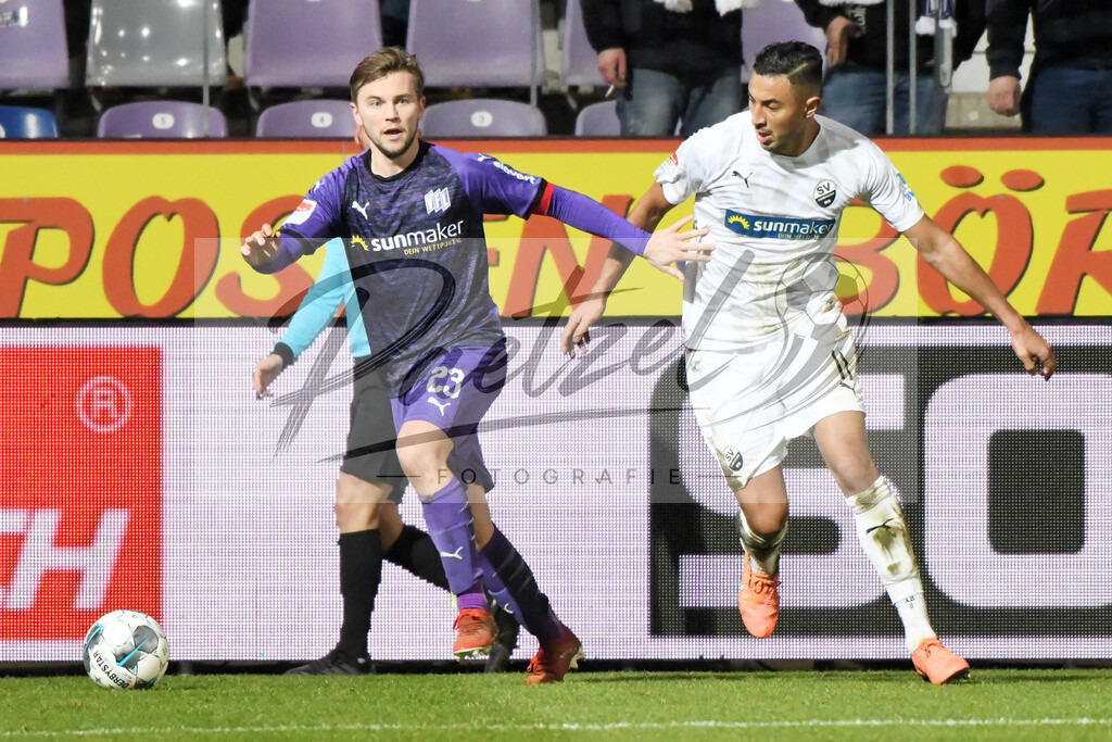 20200129_OSNSVS_0086JPG | Fußball, Herren: David Blacha (VfL Osnabrück) und Aziz Bouhaddouz (SV Sandhausen) im Zweikampf beim Spiel der 2. Bundesliga zwischen VfL Osnabrück vs. SV Sandhausen am 29.01.2020 im Stadion an der Bremer Brücke in Osnabrück, Deutschland.(Foto von Nico Paetzel) - Realisiert mit Pictrs.com