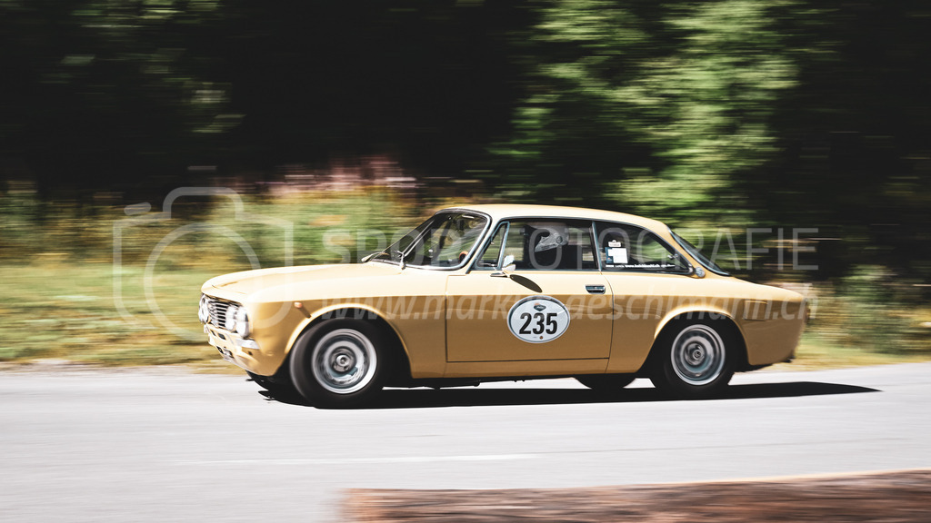19. Arosa ClassicCar 2023 - 1. September 2023 | 19. Arosa ClassicCar 2023
Arosa, Schweiz
Scheer Fide aus Bonstetten mit der Startnummer 235 in einem Alfa Romeo GVT Bertone, Jahrgang 1974, in der Klasse Classic Trophy.
@arosaclassiccar, @arosa.official, #arosaclassiccar, #arosa, #76curves, #classiccar
Bild: Sportfotografie Markus Aeschimann | www.markus-aeschimann.ch - Realisiert mit Pictrs.com