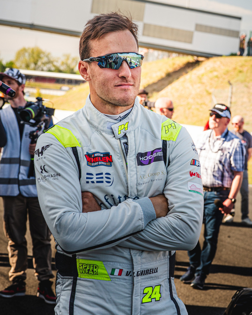 EURONASCAR OSCHERSLEBEN | Exklusive Motorsport-Fotografie aus Leipzig von TXO Media – für Rennfahrer, Teams & Sponsoren. Sausemuth liefert starke Bilder, die Emotion zeigen. Jetzt buchen & glänzen! - Realisiert mit Pictrs.com