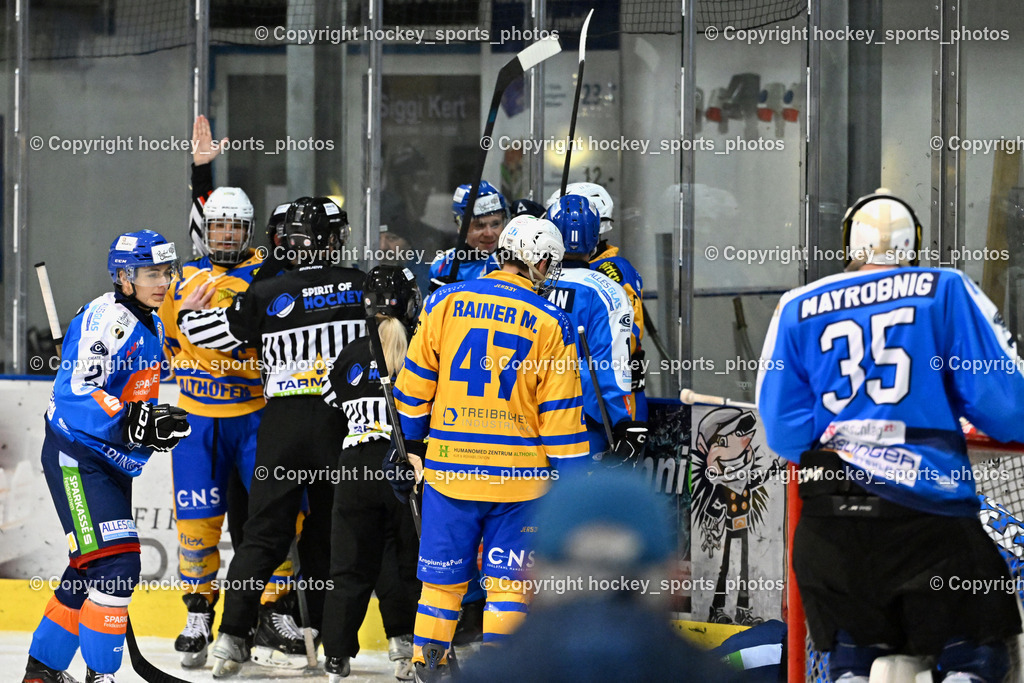 ESC SPARKASSE STEINDORF vs. 1. EHC ALTHOFEN | #35 Mayrobnig Marco ESC Steindorf, #47 Rainer Michael EHC Althofen, Klemm Anja Referee, Frieser Alexander Referee, #21 Walder Patrik ESC Steindorf, ESC SPARKASSE STEINDORF vs. 1. EHC ALTHOFEN, ESC SPARKASSE STEINDORF vs. 1. EHC ALTHOFEN am 30.11.2025 in Steindorf (Ossiachersee Halle), Austria, (Photo by Bernd Stefan)