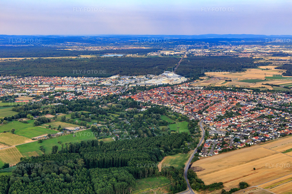 Luftbild: Ortsansicht von Nordwesten im Ortsteil Graben in Graben-Neudorf im Bundesland Baden-Württemberg in Deutschland. Foto: IMG_109088.jpg vom 19.07.2018 durch Werner Riehm/FLY-FOTO.de