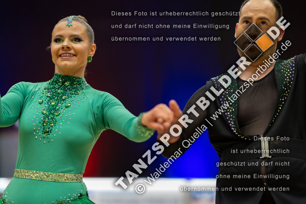 20230114-00209 | Hier finden Sie Tanz Bilder vom Latein und Standard Formationen tanzen. Sportbilder vom Tanzsport. Schöne Fotos und von Weltmeisterschaft, Europameisterschaft, Bundesliga, Regionalliga, Oberliga und Landesliga sowie von GOC Stuttgart, DanceComp, WM Bremen