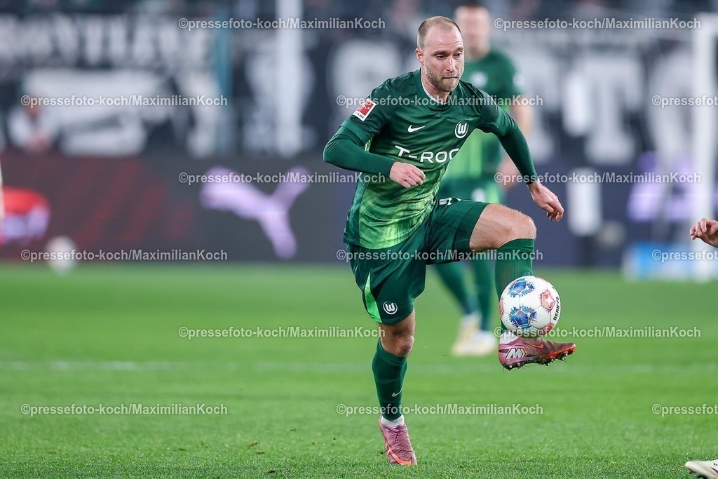 BMG13122502169 | 13.12.2025, Fußball, Borussia Mönchengladbach - VfL Wolfsburg, 1. Fußball Bundesliga, 14.Spieltag, Borussia-Park, Saison 2025 2026: Christian Eriksen&nbsp;(VfL Wolfsburg #24)  DFB regulations prohibit any use of photographs as image sequences and or quasi-video.