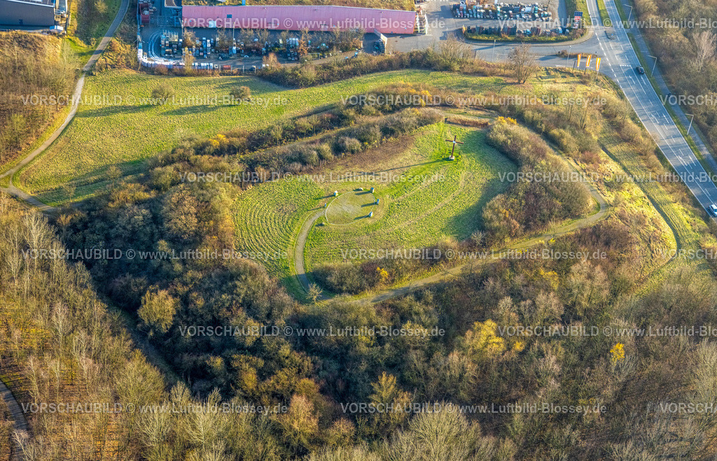 Hamm241200374 | Luftbild, Panoramahalde Park und Waldstück mit Kreuz, Stadtbezirk Heessen, Hamm, Ruhrgebiet, Nordrhein-Westfalen, Deutschland