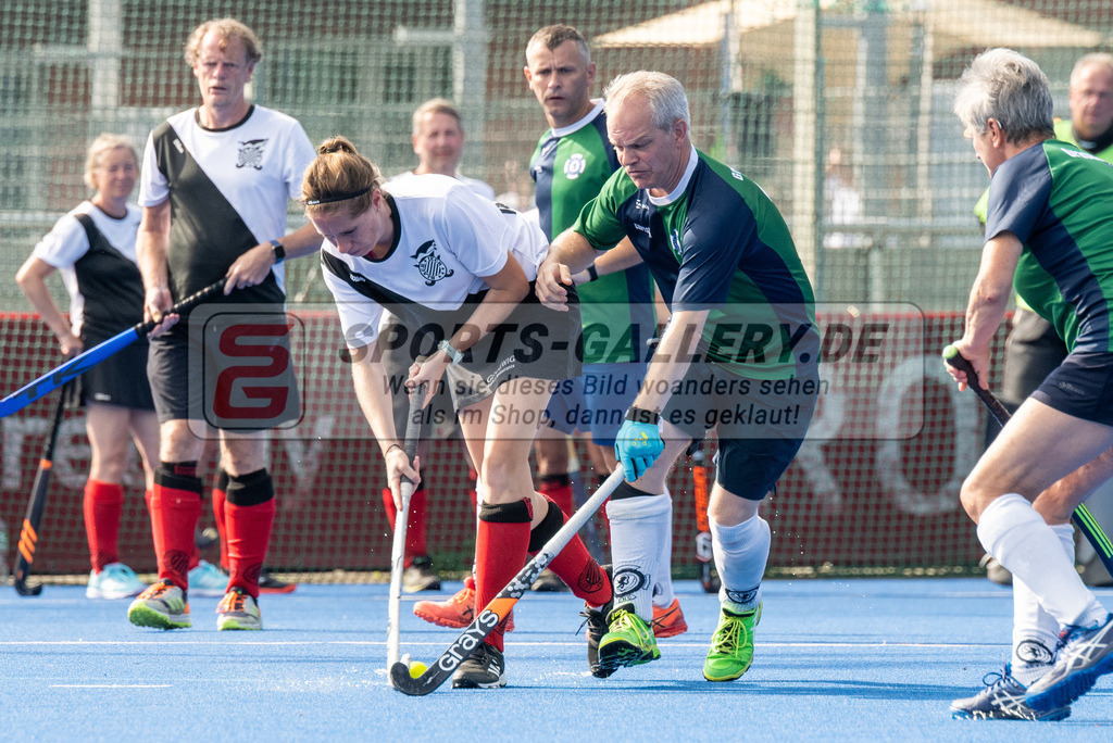 SFE_20240817_0059 | Krefeld, Deutschland, 17.08.2024:  European Cup for Recreational Hockey Players im KTHC Stadion Rot-Weiss Köln Tennis and Hockey Club am 17.08.2024 in Krefeld, Deutschland. (Foto von Stephan Fehrmann)Krefeld, Germany, 17.08.2024: European Cup for Recreational Hockey Players in KTHC Stadion Rot-Weiss Köln Tennis and Hockey Club at 17.08.2024 in Krefeld, Deutschland. (Foto from Stephan Fehrmann)