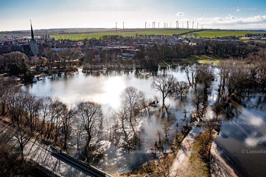 10049-51428 - Hochwasser bei Gröningen | Stockfoto und Bilderpool mit Bildmaterial aus Deutschland, dem Harz, Halberstadt, Quedlinburg, Wernigerode und weltweit. Qualitativ hochwertige und professionelle Fotos anschauen und kaufen. - Realisiert mit Pictrs.com