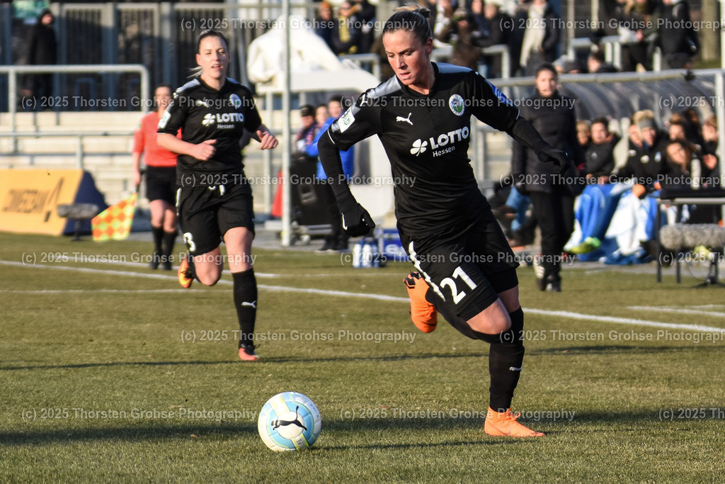 Fussball-BL Frauen 1. FFC Frankfurt vs. TSG 1899 Hoffenheim | Crnogorcevic Ana-Maria #21 (1.FFC Frankfurt); Fussball-BL Frauen 1. FFC Frankfurt vs. TSG 1899 Hoffenheim, Fussball-Bundesliga Frauen am 24.02.2018 im Stadion am Brentanobad in Frankfurt/Main, (Deutschland) - Realisiert mit Pictrs.com