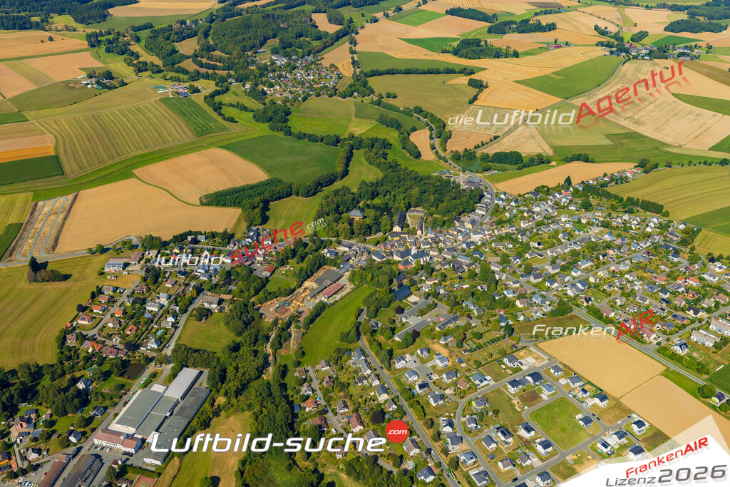 Luftaufnahme der Stadt Weißdorf - Die Luftaufnahme wurde 2025 vom UL-Flugzeug heraus erstellt ( keine Drohne ) - Hochauflösende Luftaufnahme - für professionelle Ausdrucke geeignet. Die Geschenkidee !Mit Lizenz und Bildrechte bestellbar