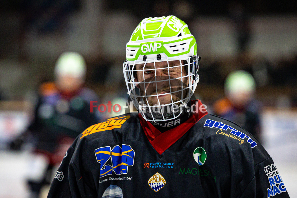 Peißenberg MINERS gegen EA Schongau MAMMUTS | Eishockey Bayernliga 2025/26 Vorbereitung, Peißenberg MINERS gegen EA Schongau MAMMUTS, 20251003,Jonas LAUTENBACHER (MINERS 12) Portrait, Freisteller, Zwinker,2025-10-03 in Peißenberg (flatbuy Arena Peißenberg), Jonas LAUTENBACHER (MINERS 12).Copyright: WolfgangxLindner www.foto-lindner.de