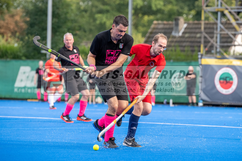 SFE_20240817_0243 | Krefeld, Deutschland, 17.08.2024:  European Cup for Recreational Hockey Players im KTHC Stadion Rot-Weiss Köln Tennis and Hockey Club am 17.08.2024 in Krefeld, Deutschland. (Foto von Stephan Fehrmann)Krefeld, Germany, 17.08.2024: European Cup for Recreational Hockey Players in KTHC Stadion Rot-Weiss Köln Tennis and Hockey Club at 17.08.2024 in Krefeld, Deutschland. (Foto from Stephan Fehrmann)
