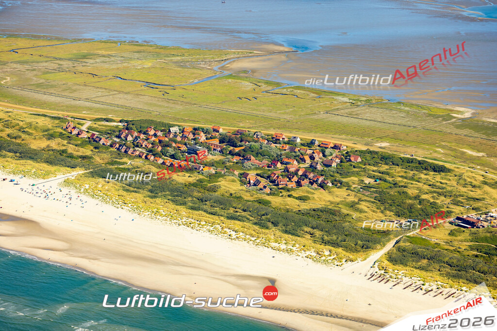 Aktuelles Luftbild von Loog Juist - Die Luftaufnahme wurde 2022 mittels UL-Flugzeug erstellt ( keine Drohne ) - hochauflösende Kamera-Systeme von  Canon -Beste Qualität - Für grossformatige Ausdrucke geeignet. Die Geschenkidee !