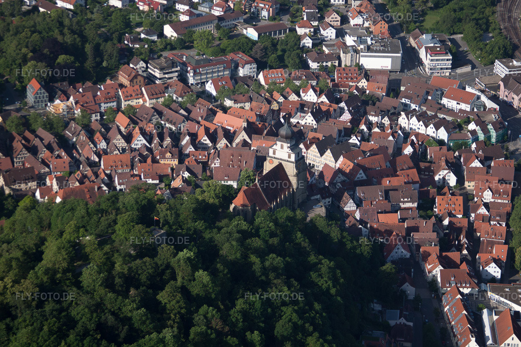 Luftbild: Schloßberg und Stiftskirche von Osten in Herrenberg im Bundesland Baden-Württemberg in Deutschland. Foto: IMG_67758.jpg vom 09.06.2014 durch Werner Riehm/FLY-FOTO.de