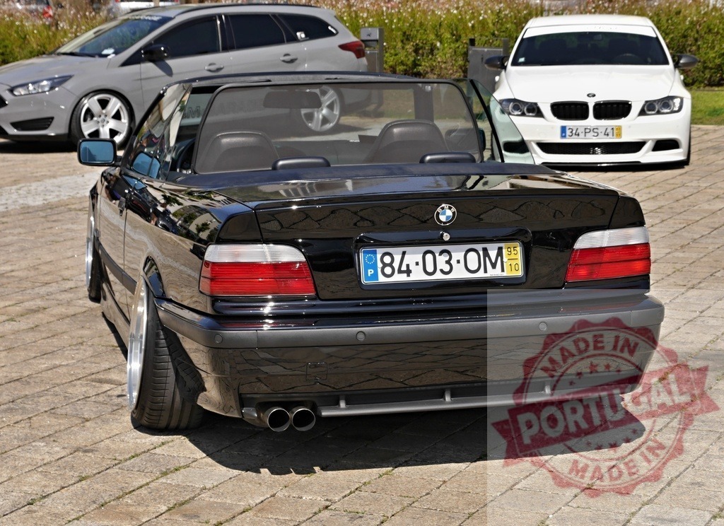 Rear view black BMW convertible parked on street | Black BMW e36 convertible car lowered with aggressive stance at car meet - Realisiert mit Pictrs.com