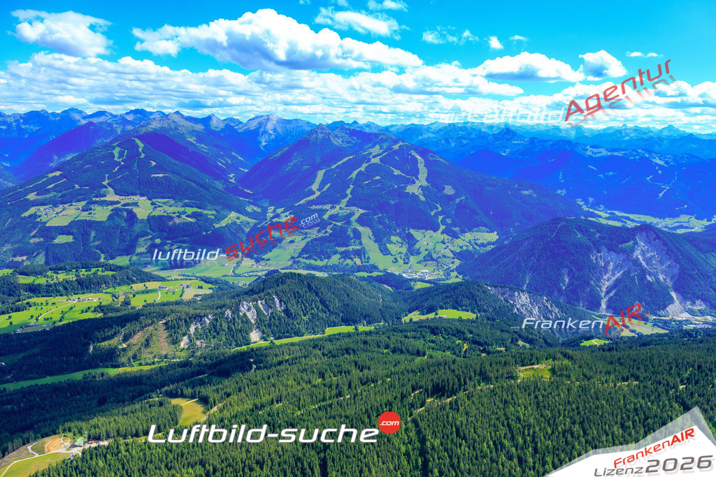 Die Luftaufnahme Ennstal - Schladming wurde 2017 mittels Flugzeug (keine Drohne) erstellt. Perfekte Schärfe und Druck- Auflösung- Garantiert!