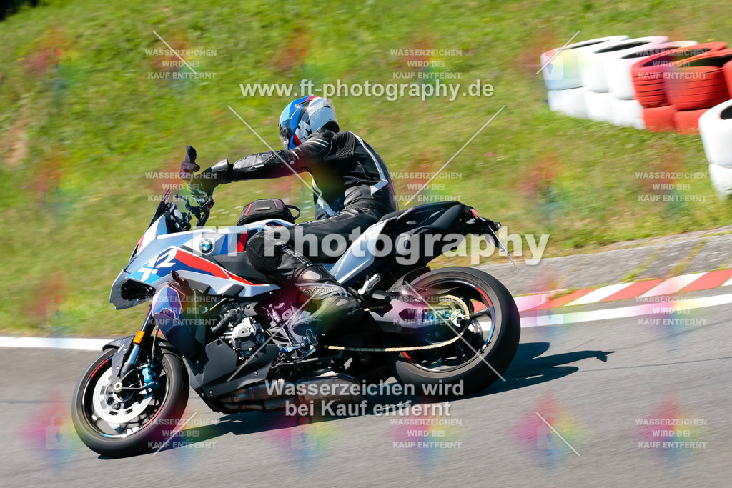 Moto-TeamOBK-21910 | Hier findet Ihr Bilder von Touristenfahrten auf der Nürburgring Nordschleife oder von anderen Veranstaltungen die ich besucht habe. Viel Spass beim Durch Schauen 