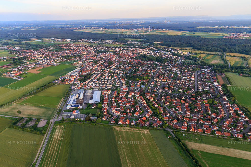 Luftbild: Kapellenstr in Herxheim bei Landau im Bundesland Rheinland-Pfalz in Deutschland. Foto: IMG_107776.jpg vom 03.06.2018 durch Werner Riehm/FLY-FOTO.de